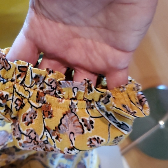 Floral l/s blouse, elastic at waist  and elastic end of sleeve w/ruffle - Picture 3 of 5